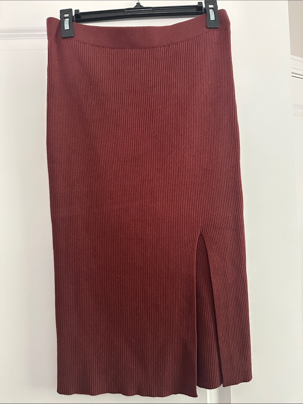 Abercrombie & Fitch Ribbed Midi Skirt in Deep Burgundy